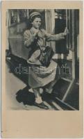 A füttyös / Female railway ticket inspector s: F. Gáspár Anny (EK)