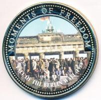 Libéria 2001. 10$ "Szabadság pillanatai - A Berlini Fal lebontása" multicolor T:PP fo. Liberia 2001. 10 Dollars "Moments of Freedom - Fall of the Berlin Wall" multicolor C:PP spotted