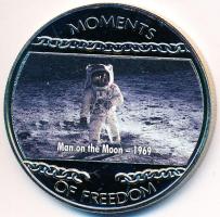 Libéria 2004. 10$ "Szabadság pillanatai-Ember a holdon 1969." multicolor T:PP felületi karc Liberia 2004. 10 Dollars "Moments of Freedom-Man on the Moon 1969." multicolor C:PP slightly scratched