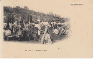 Antananarivo, Tananarive; Zoma, Marche au bois / wood market place