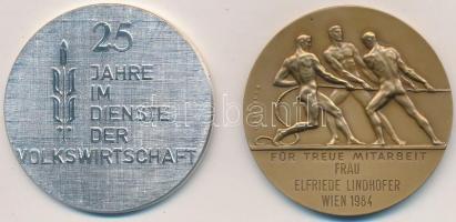 4db klf külföldi emlékérem, kettő tokban, közte Ausztria 1984. "Bécsi Kereskedelmi Kamara / Hűs...