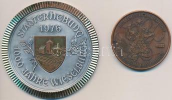 4db klf külföldi emlékérem, kettő tokban, közte Ausztria 1984. "Bécsi Kereskedelmi Kamara / Hűs...