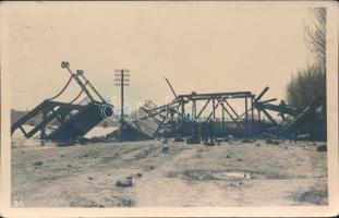 1941 Újvidék Pétervárad, Felrobbantott híd / exploded bridge, photo