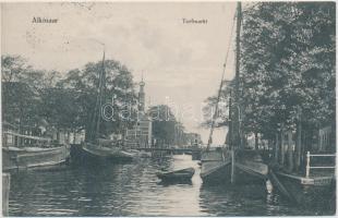 Alkmaar, Turfmarkt / canal, boats (EK)