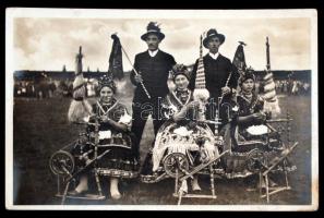 cca 1930 Sárközi fonó, Barasits kiadásában megjelent néprajzi témájú fotólap, 9x14 cm