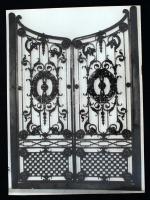 cca 1960 Kotnyek Antal (1921-1990): Kovácsoltvas-kapu, jelzés nélküli vintage fotó a szerző hagyatékából, 23x16,5 cm