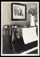 1936 Pöltinger Gusztáv: Zenedélután, jelzetlen vintage  fotóművészeti alkotás a szerző hagyatékából, 18x13 cm
