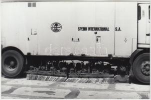 1973 Karai Sándor: Speciális sín-csiszoló autó Budapesten, 2 db feliratozott kép 9x14 cm