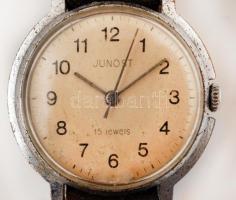 Régi Junost márkájú karóra, bőr szíjjal, működik