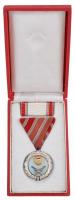 1957. "Szolgálati Érdemérem" zománcozott Br kitüntetés mellszalagon, nem eredeti szalagsáv...