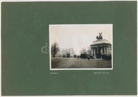 cca 1920 Régi autók Londonban, 2 db feliratozott, felragasztott fénykép, ismeretlen fotográfus hagyatékából, 8x11 cm, karton 17x25 cm / cca 1920 London, Hyde Park Corner, 2 photos, 8x11 cm