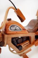 Fából készült igényes Harley Davidson makett, szép állapotban, m: 17 cm