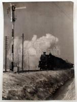 cca 1950 Krisch Béla (Kecskemét) Vasút mentén, pecséttel jelzett vintage, fotóművészeti alkotás,  36x26 cm