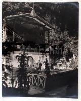 cca 1933 Reich Péter Cornel: Karthausi lak a Széchenyi hegyen, jelzetlen vintage fotó a szerző hagyatékából, kézírásával feliratozva, 29,5x23,5 cm