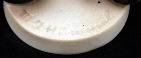 Hummel iskolás fiú, kézzel festett, restaurált, m:10,5 cm