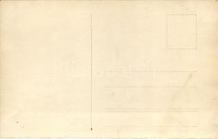 1915 Pola (?); K.u.K. Kriegsmarine, Kohlen schaufeln / shovelling coal, photo