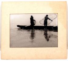 cca 1930 Dr. Amberg Ernő (Soproni Fotóklub): Halászok, aláírt vintage fotóművészeti alkotás, 30x39 c...