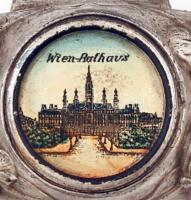 Szecessziós ékszertartó a bécsi városháza képével, jelzett (Germany metal), fém,  3,5×6 cm, m:3,5 cm...