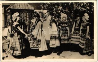 Mezőkövesdi népviselet / Hungarian folklore from Mezőkövesd