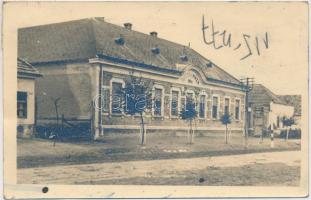 1955 Bana, Községháza photo (fa)