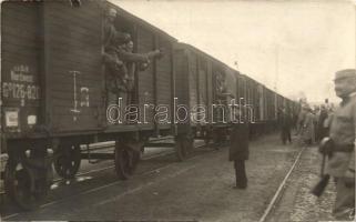 1919 Pola, Abmarsch des Lir. 5./II. Baon Oberstleutnant Zangrando / WWI departure of the 5/II. Landwehr Infantry Regiment of Lieutenant Colonel Zangrando, train; Rotes Kreuz in Pola