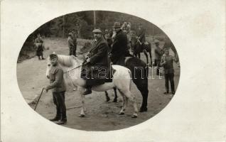 1917 Heves vármegye küldöttei a fronton, a fehér lovon Vass főispán / Hungarian county delegation at the front, photo