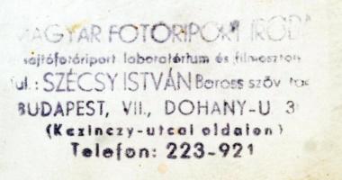 cca 1940 Háborús sebesült magyar katonák, tisztek ápolónővel, Magyar Fotóriport Iroda, pecséttel jel...