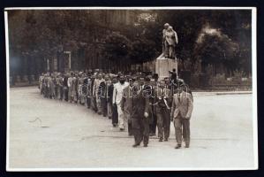 cca 1920-1930 Pobuda Alfréd Foto: A Szabadság téri irredenta szobor, pecséttel jelzett fotó, 17x11 cm