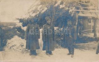 Russian POWs with a Hungarian soldier, photo, Orosz hadifoglyok, magyar katona