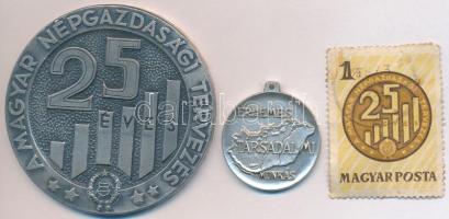 1972. "A Magyar Népgazdasági Tervezés 25 éves / 1947-1972" fém plakett (60mm) + DN "Érdemes Társadalmi Munkás" fém emlékérem füllel (28mm) + "A Magyar Népzgazdasági Tervezés 25 éves" bélyeg T:2