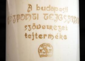 Antik (1904) tejes palack, "A budapesti Központi Tejcsarnok szövetkezet tejterméke" felira...
