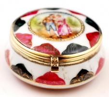 Szerelmes párt ábrázoló német porcelán ékszertartó szelence, hibátlan, jelzett, d: 6 cm, m: 3 cm