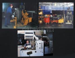 cca 1970-1980 Életképek egy autóbuszgarázs életéből, 3 db színes fotó, 24x18 cm