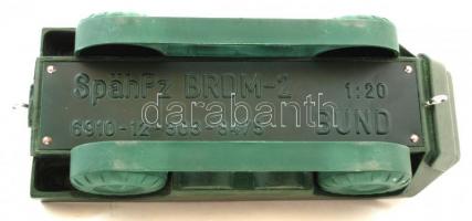 Német oktató SpähPz BRDM-2 1:20 fém modell tank törött ágyúval