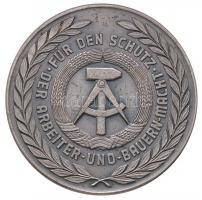 NDK ~1970-1980. "Berlin - Az NDK fővárosa" ezüstözött fém emlékérem (60mm) T:2
GDR ~1970-1...