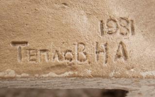 1985 Szovjet fém fejszobor, feliratozva, m: 22 cm