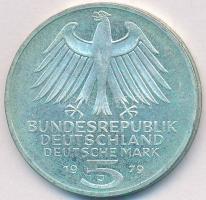 NSZK 1979J 5M Ag "150 éves a Német Archeológiai Intézet" T:1-,2 (exPP) patina
FRG 1979J 5 ...