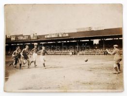 cca 1930-1940 Focimeccs, kép felületén törésnyomokkal, szakadással, 18x24 cm