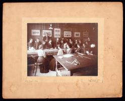 W.W. Wright&Sons: Szabótanfolyamon, 3 db kartonra kasírozott fotó, feliratozva, fotó 20x15 cm, karton 35x28 cm