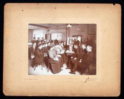 W.W. Wright&Sons: Szabótanfolyamon, 3 db kartonra kasírozott fotó, feliratozva, fotó 20x15 cm, k...