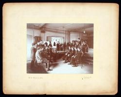 W.W. Wright&Sons: Szabótanfolyamon, 3 db kartonra kasírozott fotó, feliratozva, fotó 20x15 cm, k...