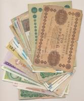30db-os vegyes külföldi bankjegy tétel, közte több I-es T:vegyes
30pcs of various banknotes with som...