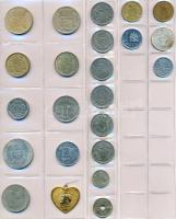 160db-os vegyes főleg külföldi fémpénz gyűjtemény érmetartó albumba rendezve, jobb darabokkal T:vegy...