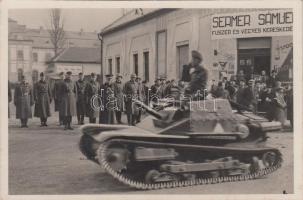 1939 Csap, bevonulás, tank, Horthy Miklós, Sermer Sámuel fűszer és vegyeskereskedése / entry of the Hungarian troops, tank, Horthy, shop (fl)