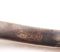 Ezüst(Ag) nyitógombos lornyon, díszített nyéllel, jelzett, br: 27,4 g