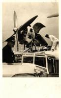 Kabina pilotova a pravy motor; vydala Stefanikova letecka spolocnost / Czechoslovakian aeroplane parts; numbered postcard