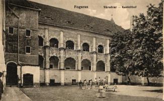 Fogaras, Várudvar, laktanya, magyar katonák / Kastellhof, Verlag Adolf Wazek / courtyard as military building