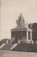 Nagykőrös, Hősök szobra