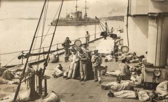 1916 Leben und Treiben am Bord, Verlag A. Fischer Pola Nr. 514 / WWI K.u.K. navy mariners, resting on shipboard; photo