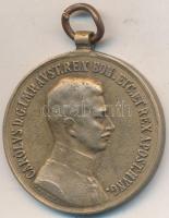 1917. Bronz Vitézségi Érem "IV. Károly / Fortitudini" mellszalag nélkül. Szign: Kautsch T:...